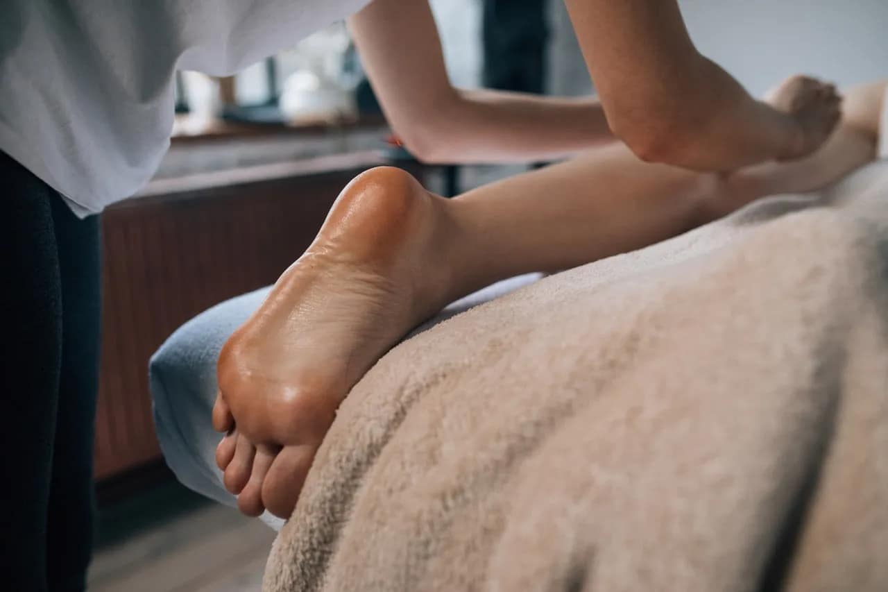 De 5 bedste fordele ved at kombinere lysterapi og massage